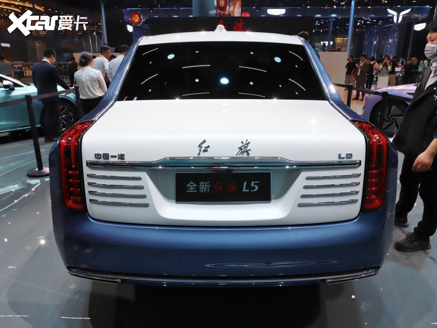 的全新一代红旗l5车型,新车的定位是一台旗舰轿车,有着浓浓的复古气息