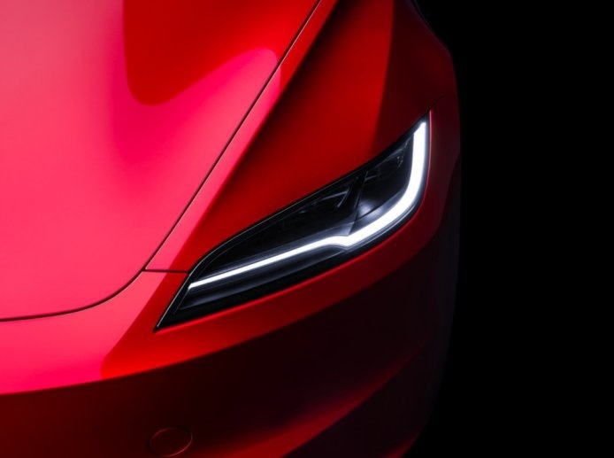 卉眼识车|特斯拉Model 3 焕新版25.99万元开启预售