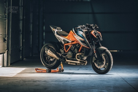 KTM SUPER DUKE RR剽悍登场，猛兽出笼