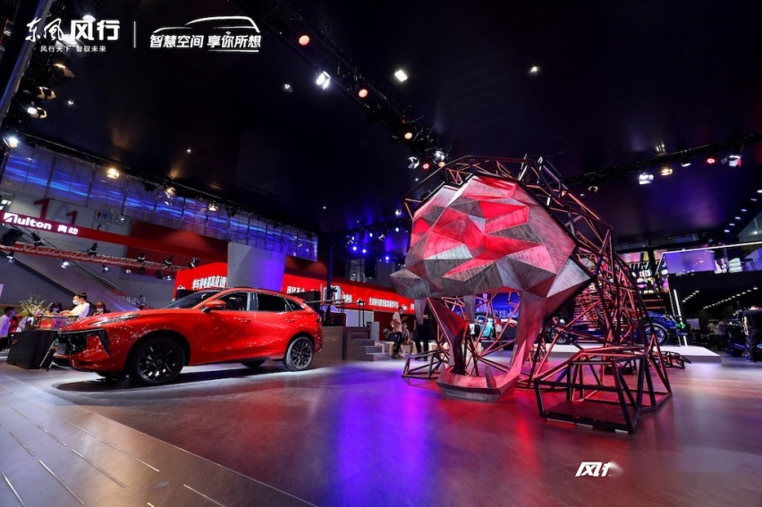 东风风行“雄狮”再现，嘻哈、VR、霓虹灯墙嗨翻广州车展