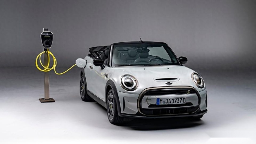 国产MINI：不加长也不堆续航，光是操控就值15万？