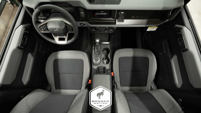 ford-bronco-base-interior.jpg