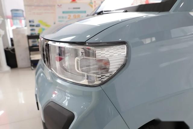 到店实拍 | 3.88万元送沪牌，哪些上海人想买宏光MINI EV？