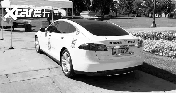 大写的尴尬!3.3秒破百的特斯拉警车,竟因没