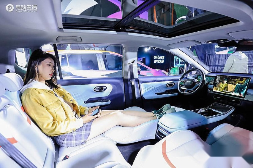 试驾潮玩智能纯电SUV 广汽AION Y引领汽车界潮流风向