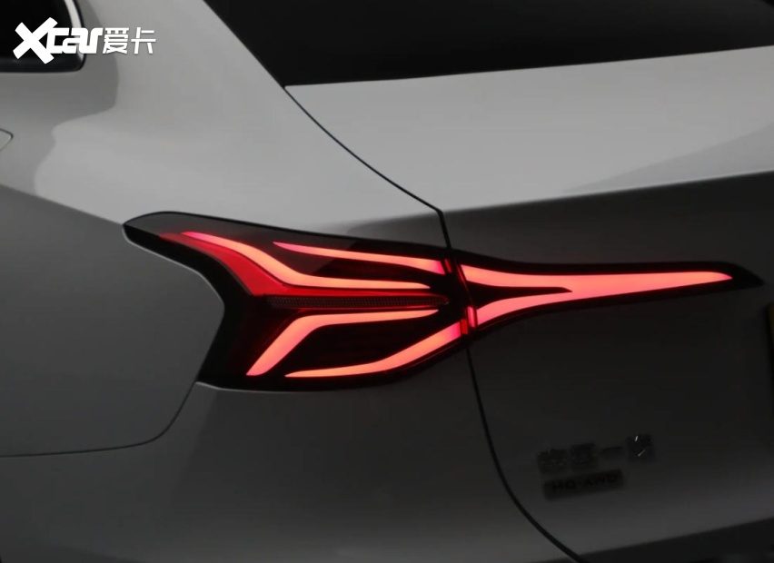 纵置后驱改插混前驱,2026款红旗H7对比2021款,贵了1.2万