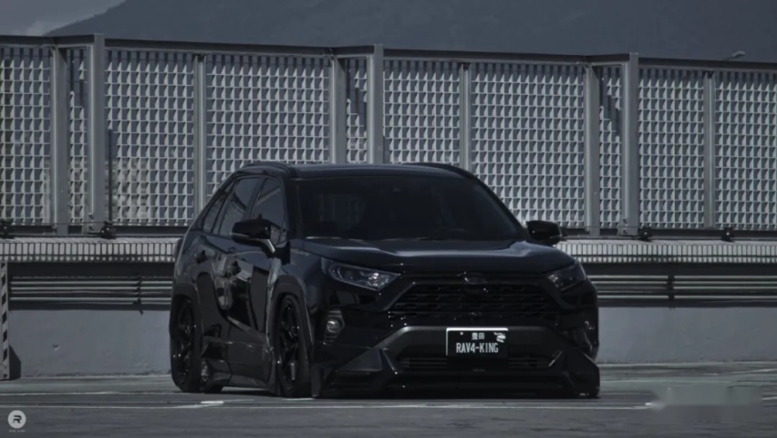 来自宝岛台湾的黑武士丰田RAV4，硬汉造型玩姿态你们爱不爱？