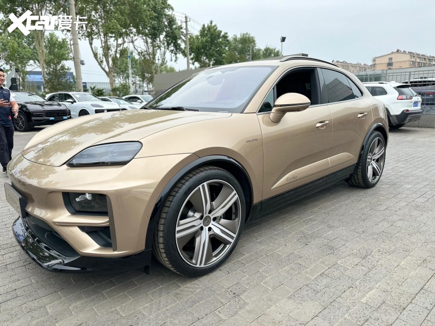 保时捷纯电macan实车到店,无框车门 电动尾翼,639马力