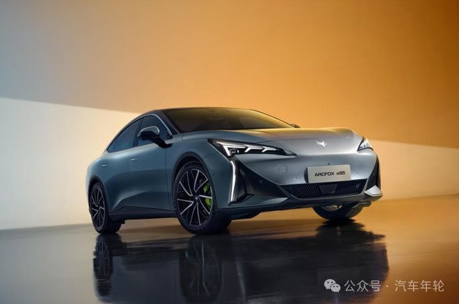 标配800V高压/百公里加速3.7秒，极狐阿尔法S5预售19.98万起