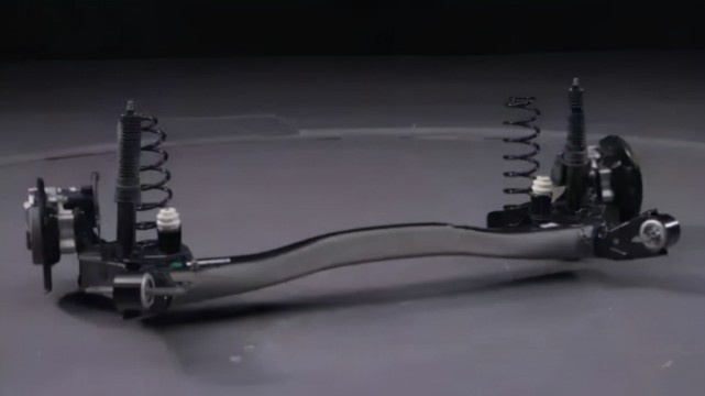 底盘滤震超过BBA，这款车还有同级最低噪音，日供只需66元