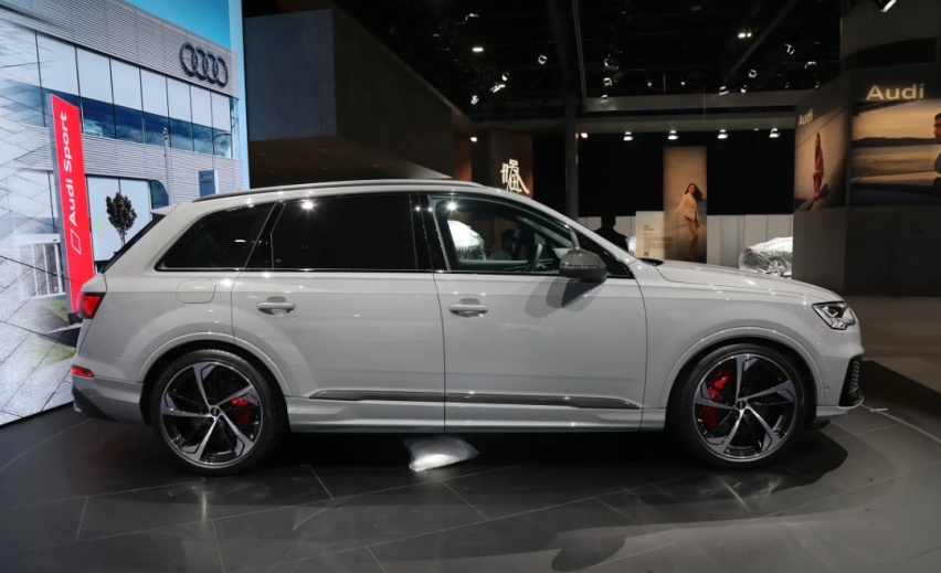奥迪全新车系上市，指导价116.98万元，搭载4.0T V8引擎