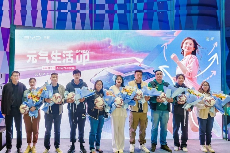 城市代步新选择！9万级CTB纯电SUV元UP上海上市