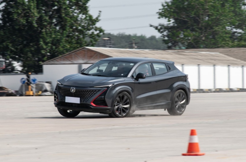 两款15万级热门SUV 哈弗酷狗和长安UNI-T对比
