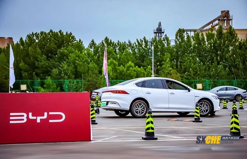 比亚迪秦PLUS DM-i 2023冠军版深度对比试驾西安站 颠覆燃油