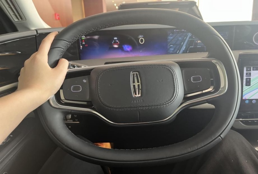 征服路面！带你穿越城市SUV：林肯航海家VS宝马X3