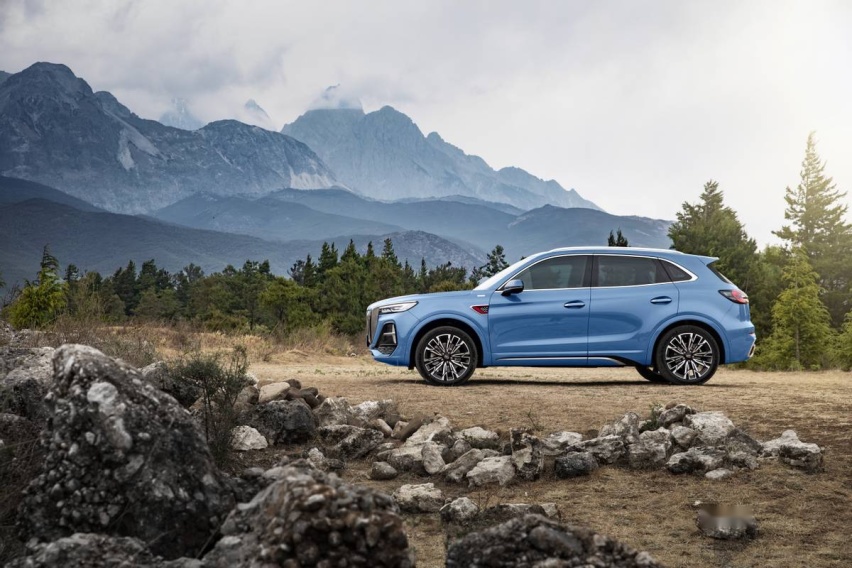 B级豪华SUV 售价18.38万元起 新红旗HS5长春马拉松上市