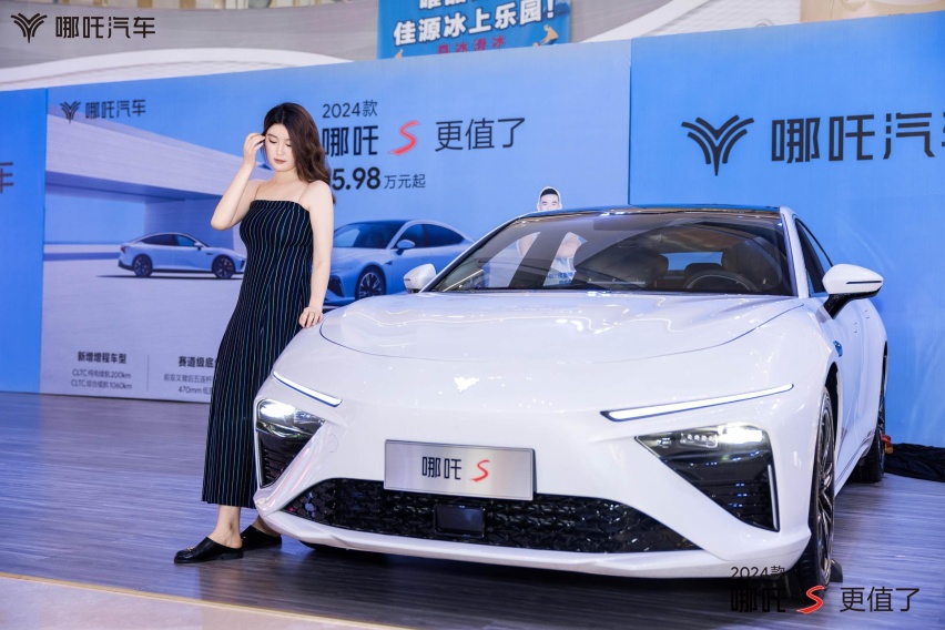 卉眼识车|15.98万起，综合续航超1千公里，新款哪吒S更值了