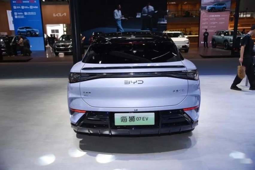 矛头直指特斯拉Model Y！18.98万元起，比亚迪海狮07 EV正