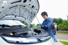 门店热到排队看车？向上V6成这个夏天最火的“奋斗者之车”