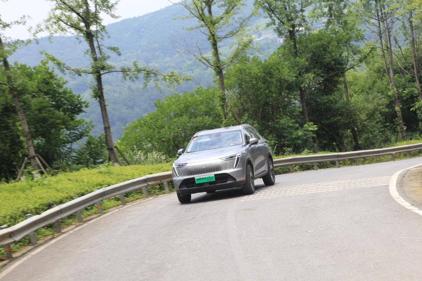 全能电四驱，哈弗枭龙MAX低油耗、高性能，不一样的混动体验