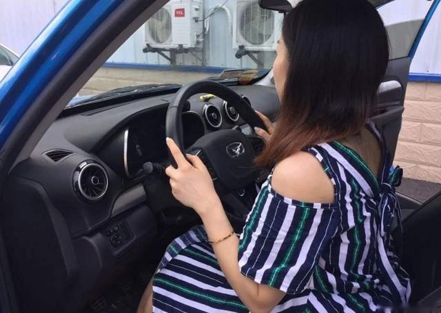 日常开车,为什么会有那么多人把油门当刹车踩?