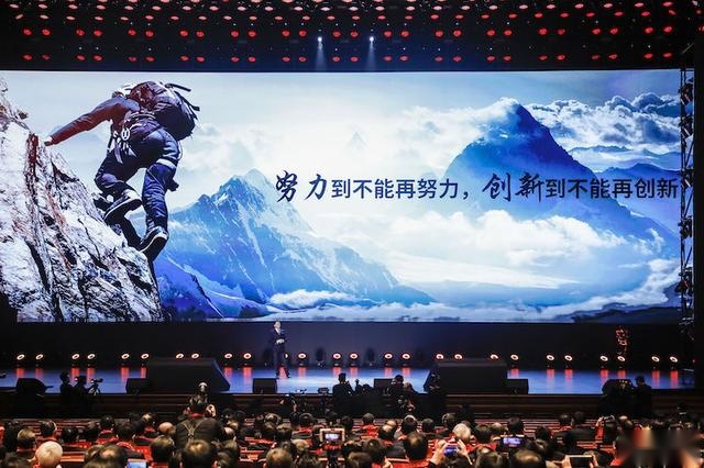 新红旗H9全球首发，劳斯莱斯设计师执笔，加持“九鼎”科技