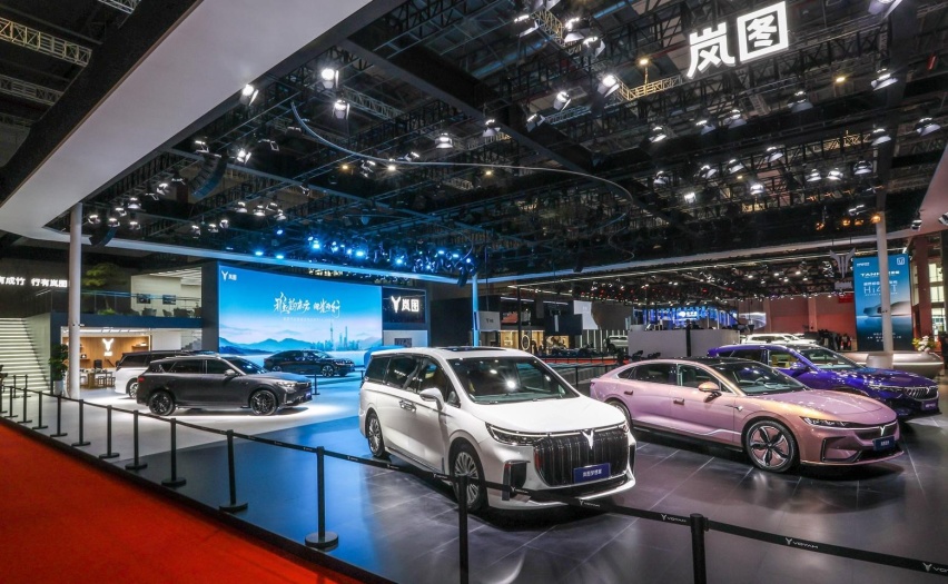 岚图追光上海车展正式上市32.29万起，租电方案最低19.29万