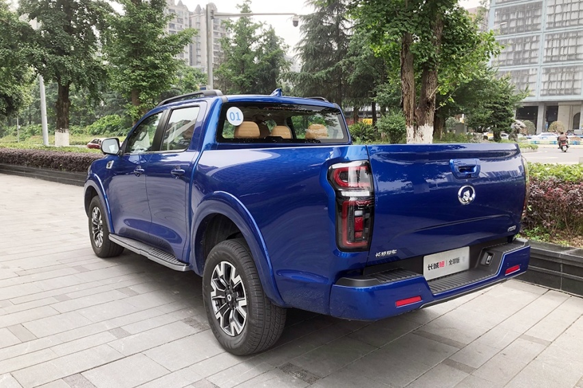 试驾长城炮全球版：不像皮卡更像SUV，行驶质感若坦克300