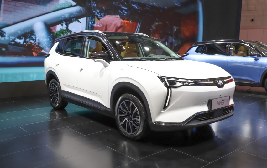 威马和百度打造的SUV，配自动泊车入位