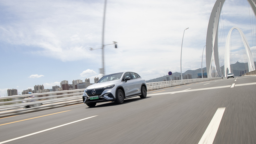 长测全新EQE纯电SUV：奔驰要给SUV们上堂造车课