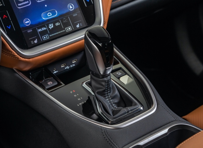 31.28万买进口中型SUV,搭水平对置发动机,标配全时四驱