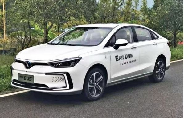 EU5对比Aion S、几何A 自主纯电动车如何选？