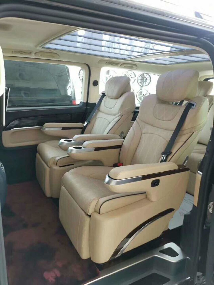 进口奔驰V250商务车，外型时尚灵动，内涵匠心重塑...