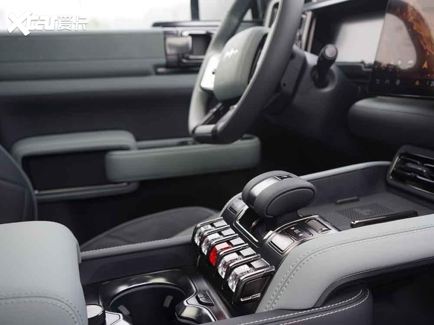 买自主硬派SUV，选坦克400 Hi4-T还是方程豹豹5？