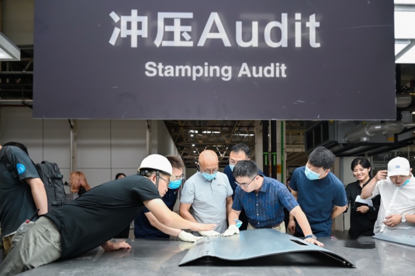 正式交付！极狐阿尔法S全新HI版开启高阶智能驾驶量产时代