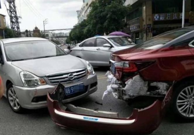 雷克萨斯ES后防撞梁是泡沫?真相打脸,别再无脑黑日系车不安全 雷克萨斯ES后防撞梁是泡沫?真相打脸,别再无脑黑日系车不安全