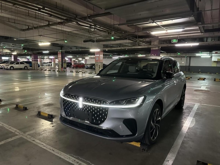 全新林肯冒险家VS宝马X1，豪华品牌SUV谁更具备越级实力？