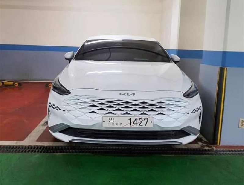 起亚全新K8观后感：这脸有考虑过密恐患者吗？