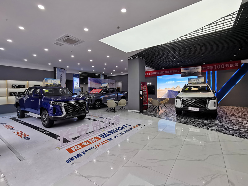闭眼上车以为坐上了一辆城市SUV，探店长安览拓者被其内饰惊艳到