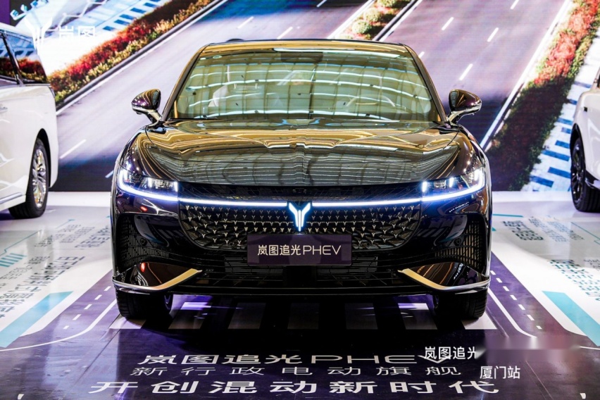 中大型插混轿车品质之选，岚图追光PHEV登临鹭岛厦门