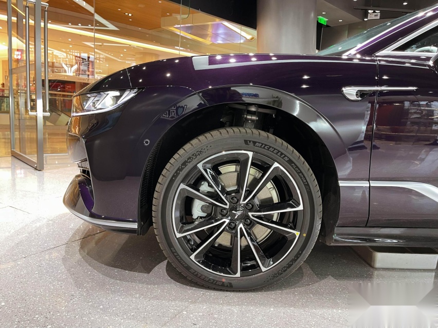 探店岚图追光PHEV：1260km续航+超宽空间 不到27万选它值得吗