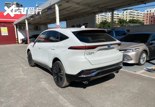 广汽丰田威飒到店实拍，搭2.0L和2.5L混动