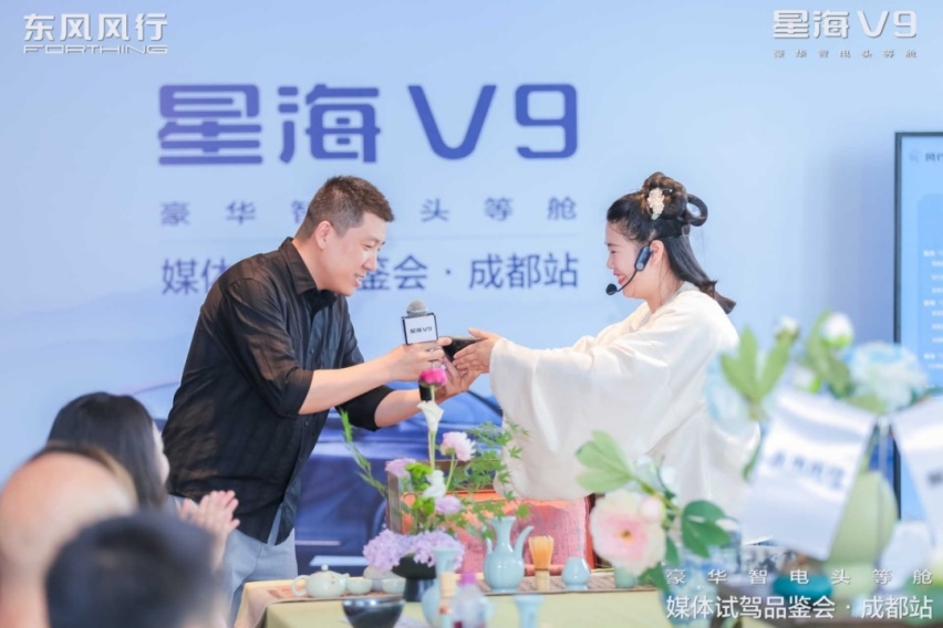 东风风行全新旗舰MPV 风行星海V9带你体验品质出行