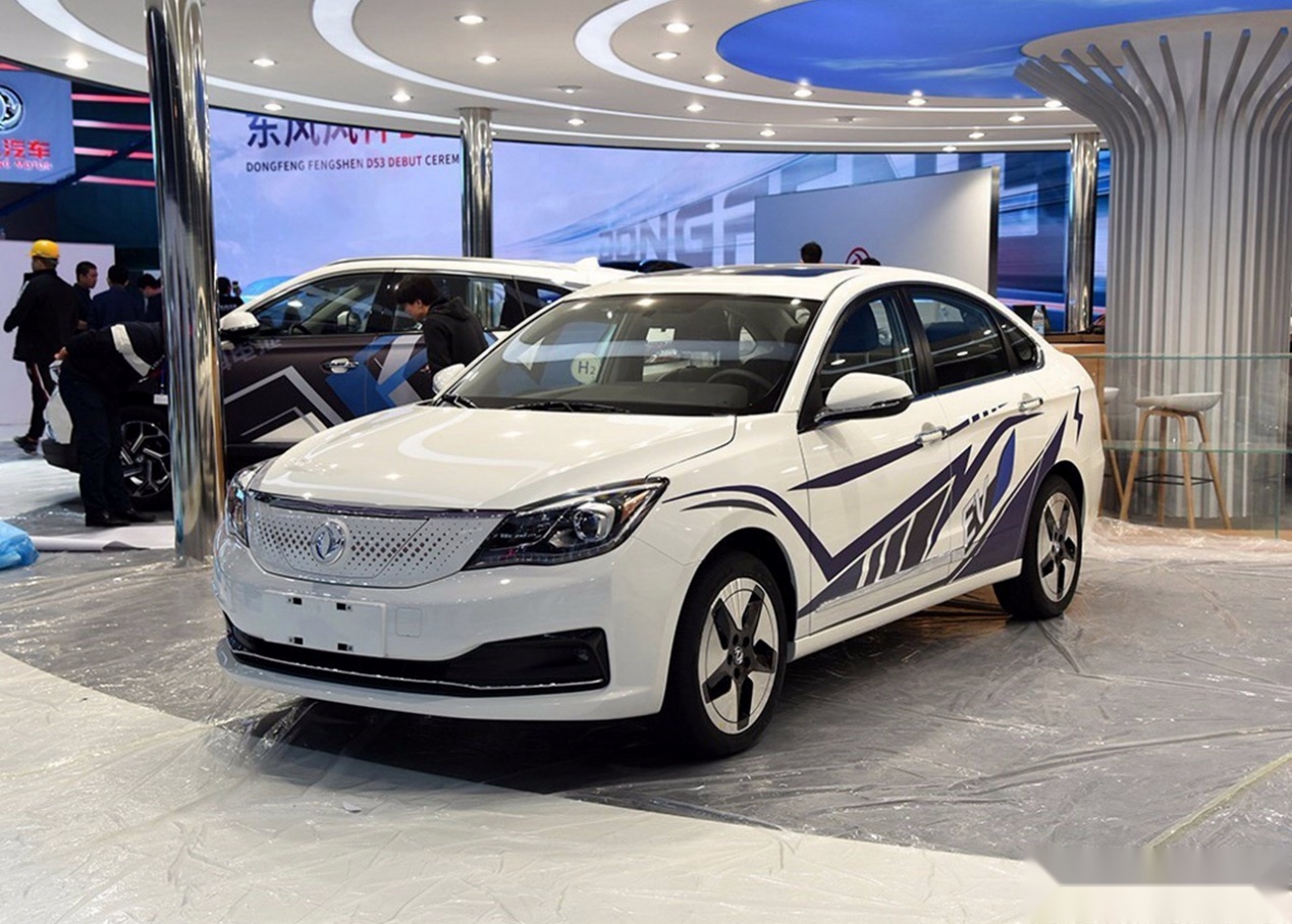 東風(fēng)對純電車的探索,新E70續(xù)航升至401km,車尾還帶字母 東風(fēng)對純電車的探索,新E70續(xù)航升至401km,車尾還帶字母