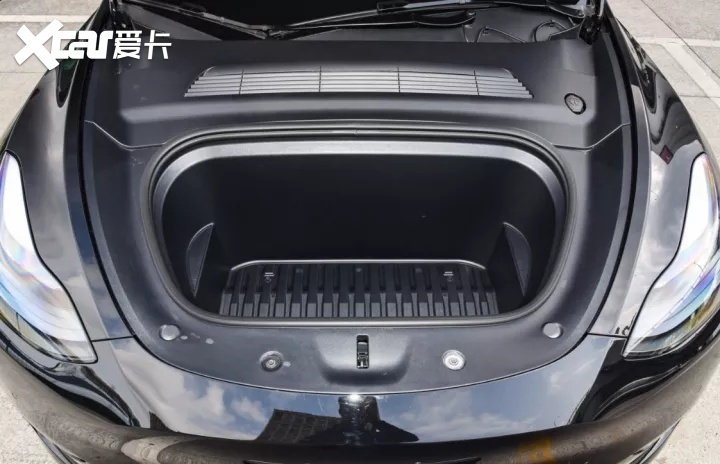 30万预算，Model Y、ID.6 CROZZ，谁才是最潮玩家？