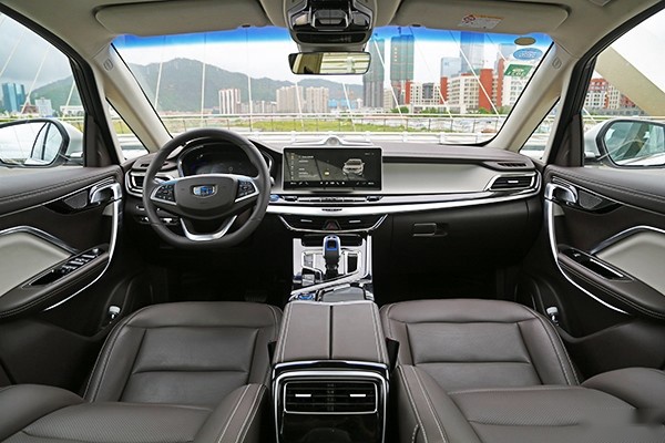 多方面领先同级别MPV 试驾吉利嘉际PHEV