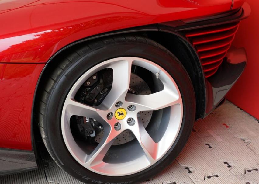 有见过这么帅的法拉利吗？Daytona SP3的设计集众家之长