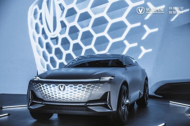 Vision-V概念车首发亮相！UNI系列引领长安持续向上