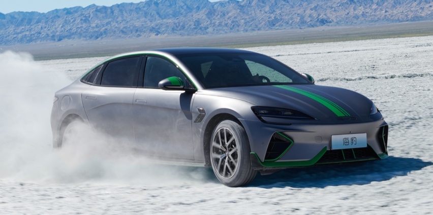 20万级国产纯电车好卷，深蓝SL03、比亚迪海豹都比Model 3更值
