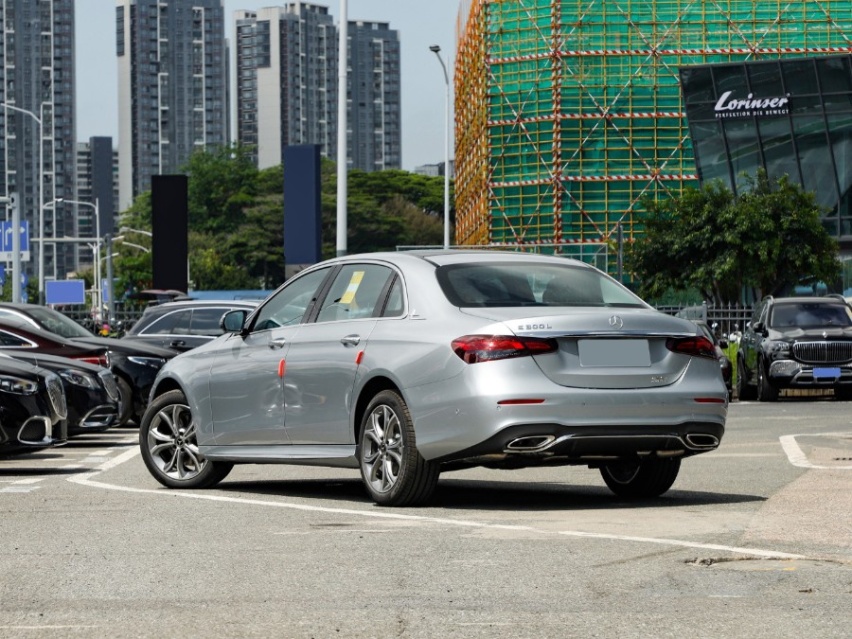 豪华中大型轿车怎么选？红旗H9对比奔驰E级与奥迪A6L